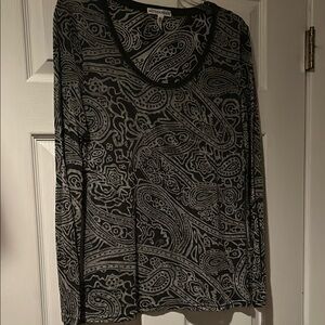 Aéropostale Black and Gray Paisley Top